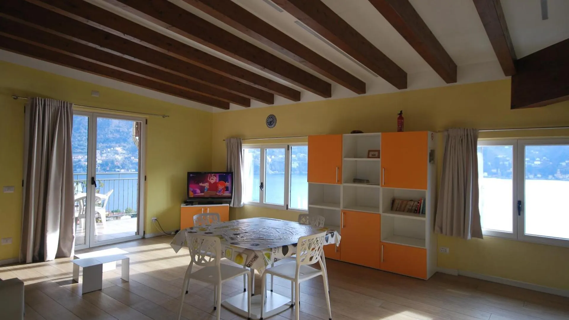 Andrea Olga House Daire Laglio 0*,